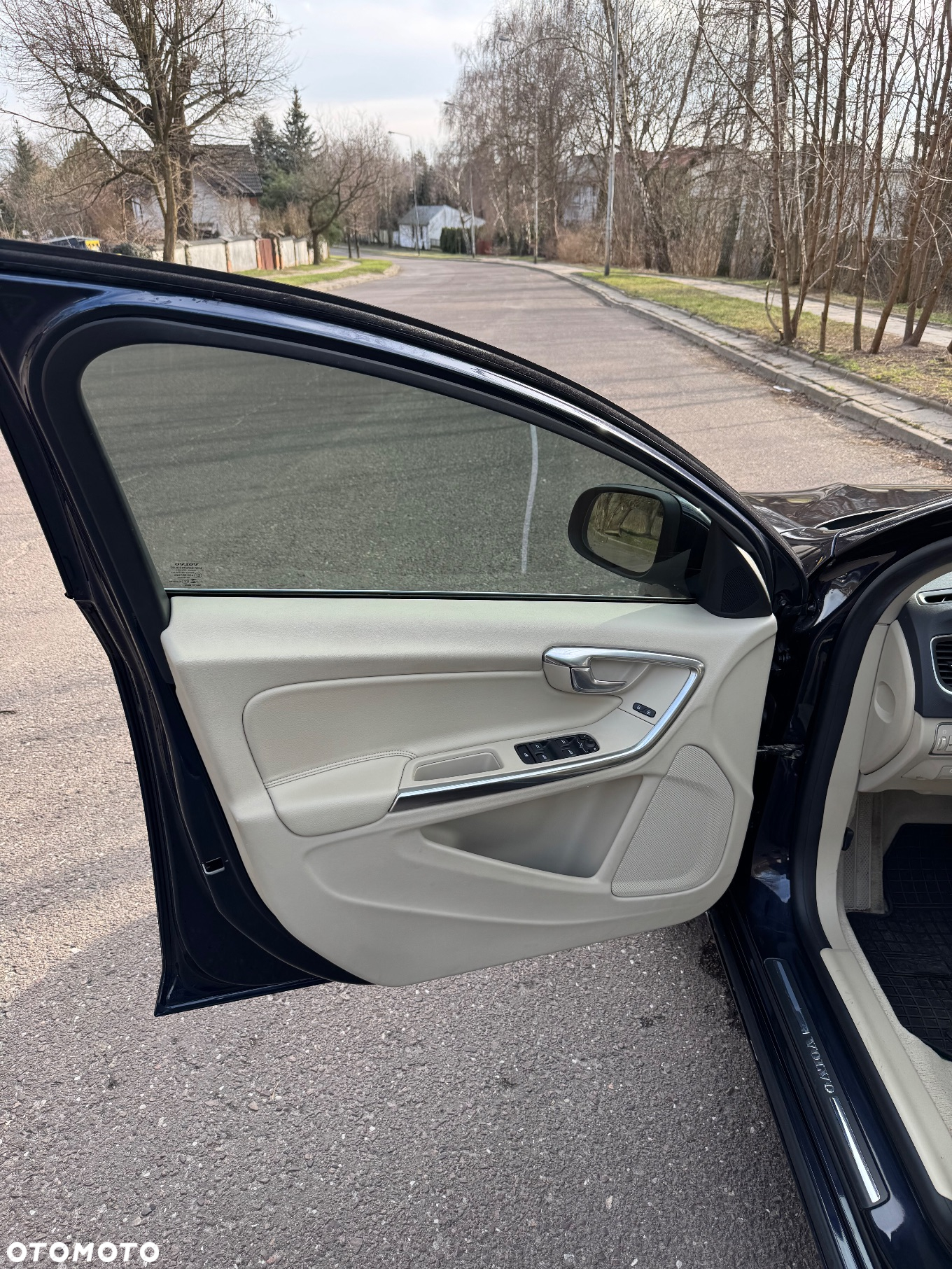 Volvo V60 D3 AWD Momentum Pro - 19