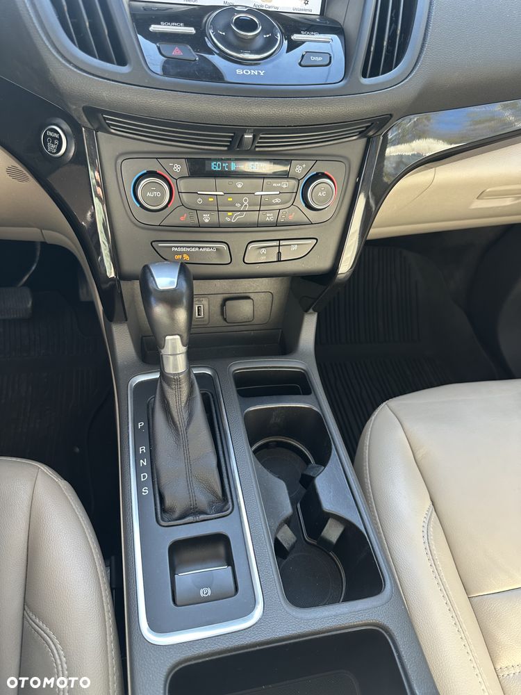 Ford Escape ver-2-0-ecoboost-awd-titanium - 17