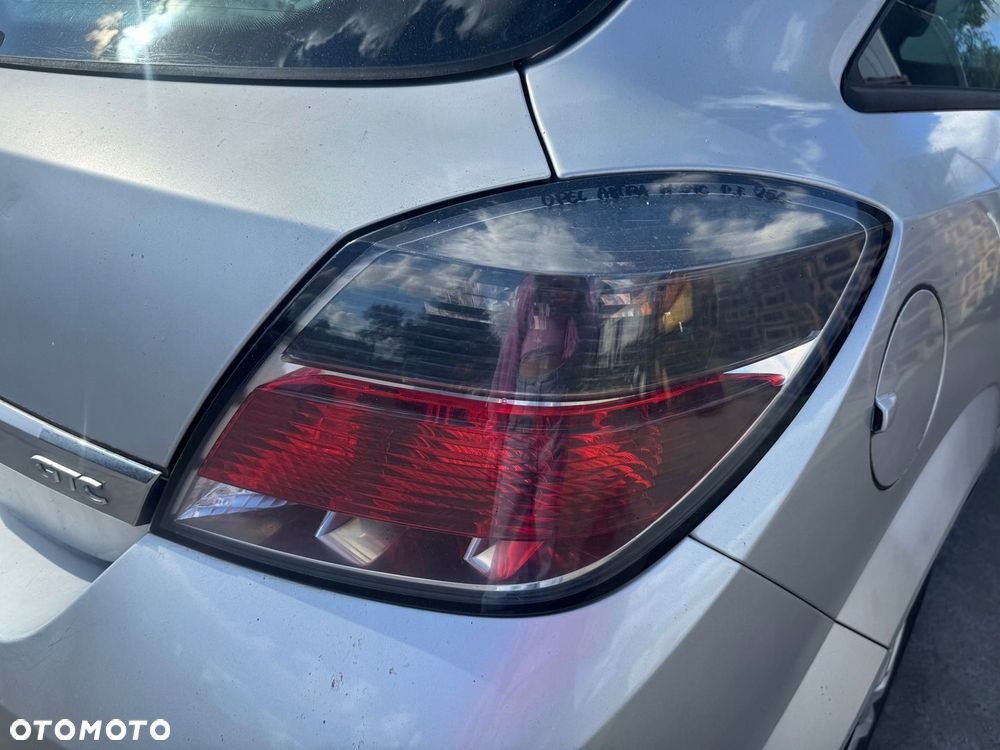 OPEL ASTRA H GTC LAMPA PRAWA TYLNA PRAWY TYŁ - 2