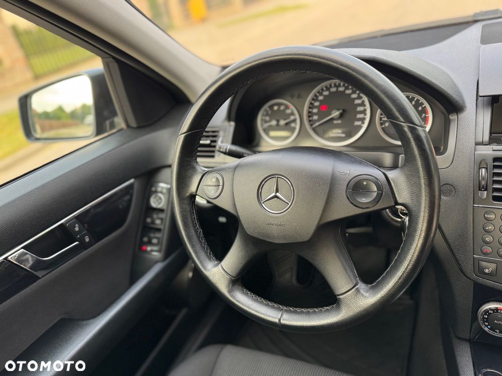 Mercedes-Benz Klasa C 180 Kompressor BlueEFFICIENCY Elegance - 32