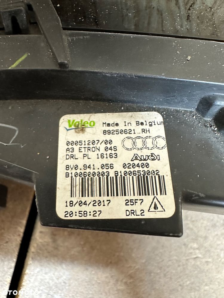 AUDI A3 8V E-TRON HALOGEN PRAWY DRL 8V0941056 - 9