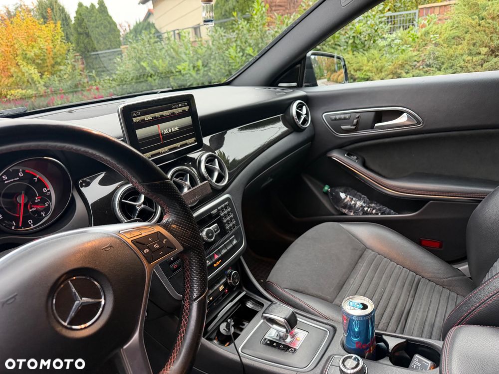 Mercedes-Benz CLA 45 AMG 4Matic 7G-DCT - 25