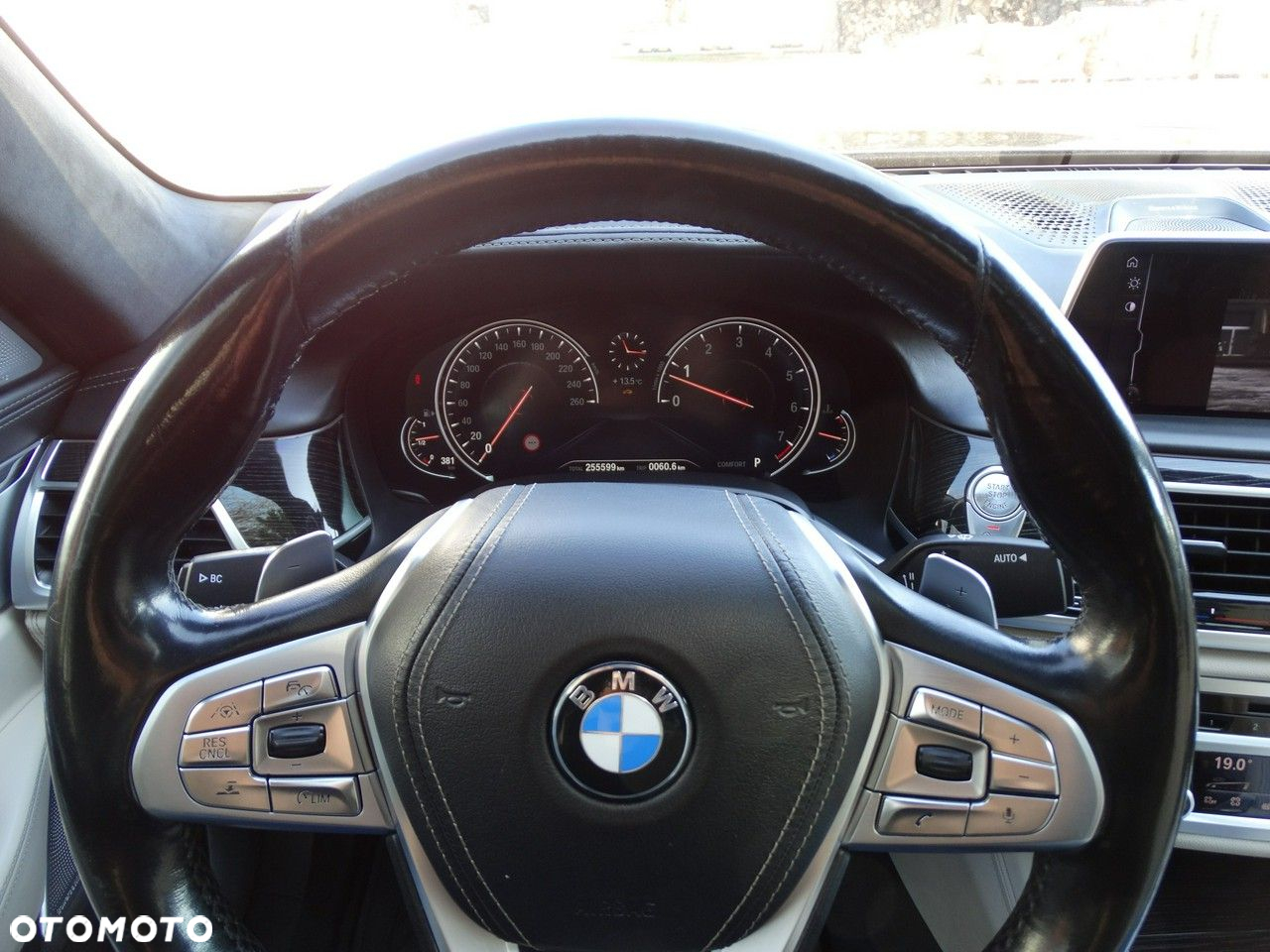BMW Seria 7 750Li xDrive - 26