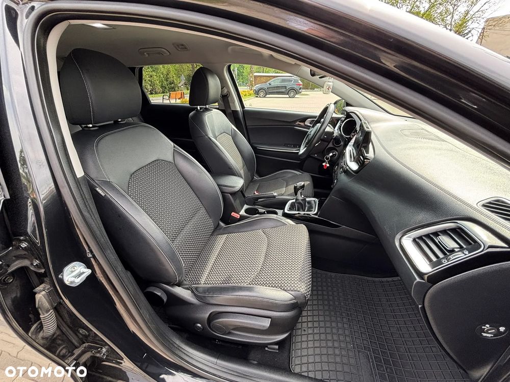 Kia Ceed 1.4 T-GDI L Business Line - 37