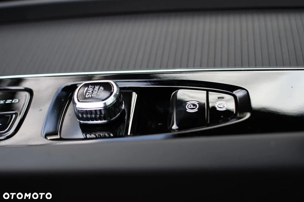 Volvo XC 60 B5 B AWD Plus Black Edition - 27