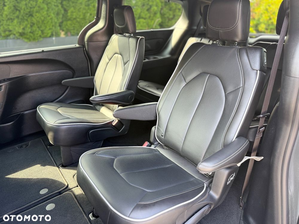 Chrysler Pacifica - 28