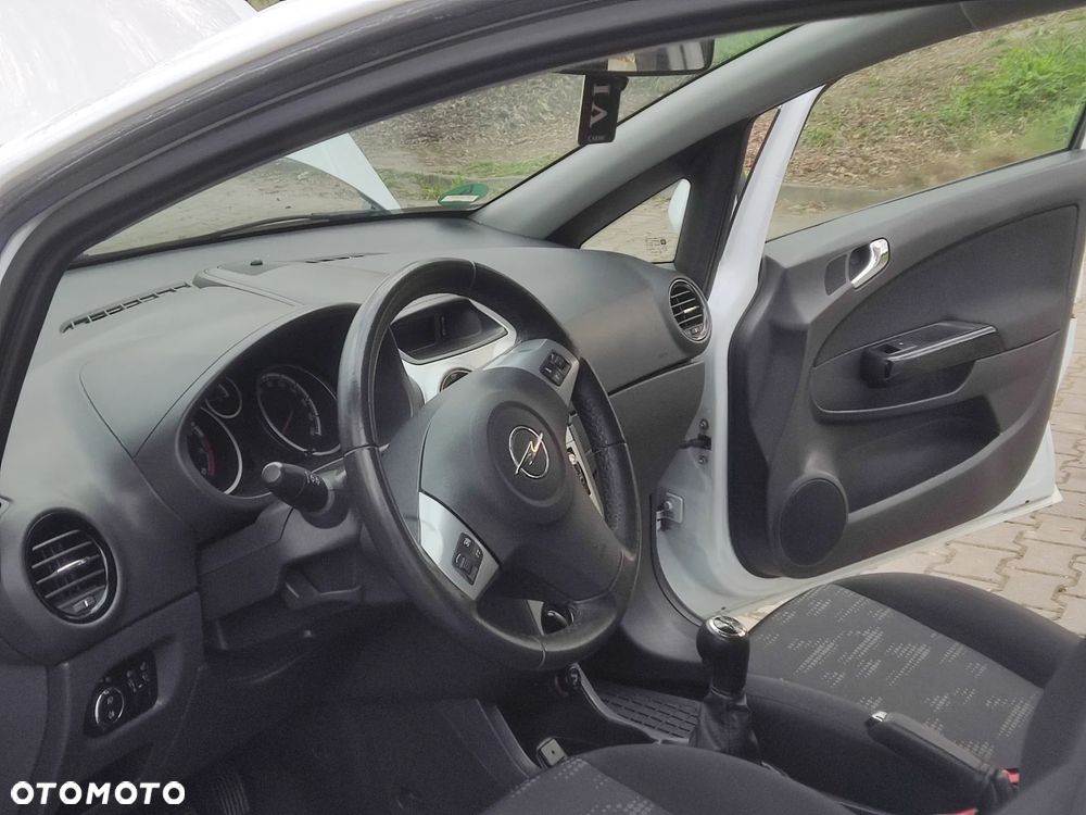 Opel Corsa 1.2 16V Cosmo - 26