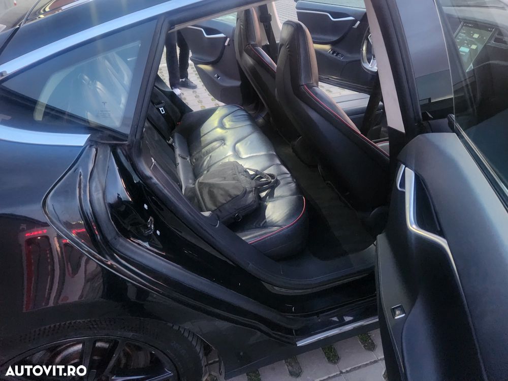 Tesla Model S - 6