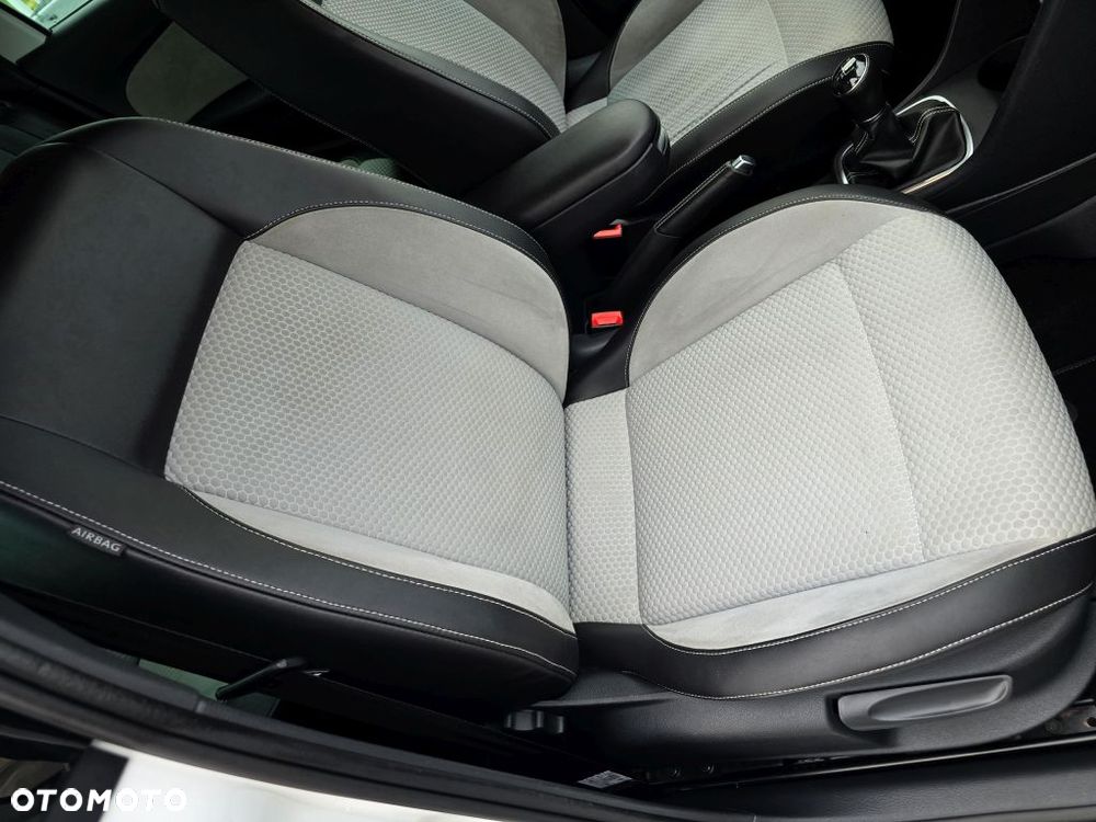 Volkswagen Polo 1.2 TSI Cross Urban White - 36