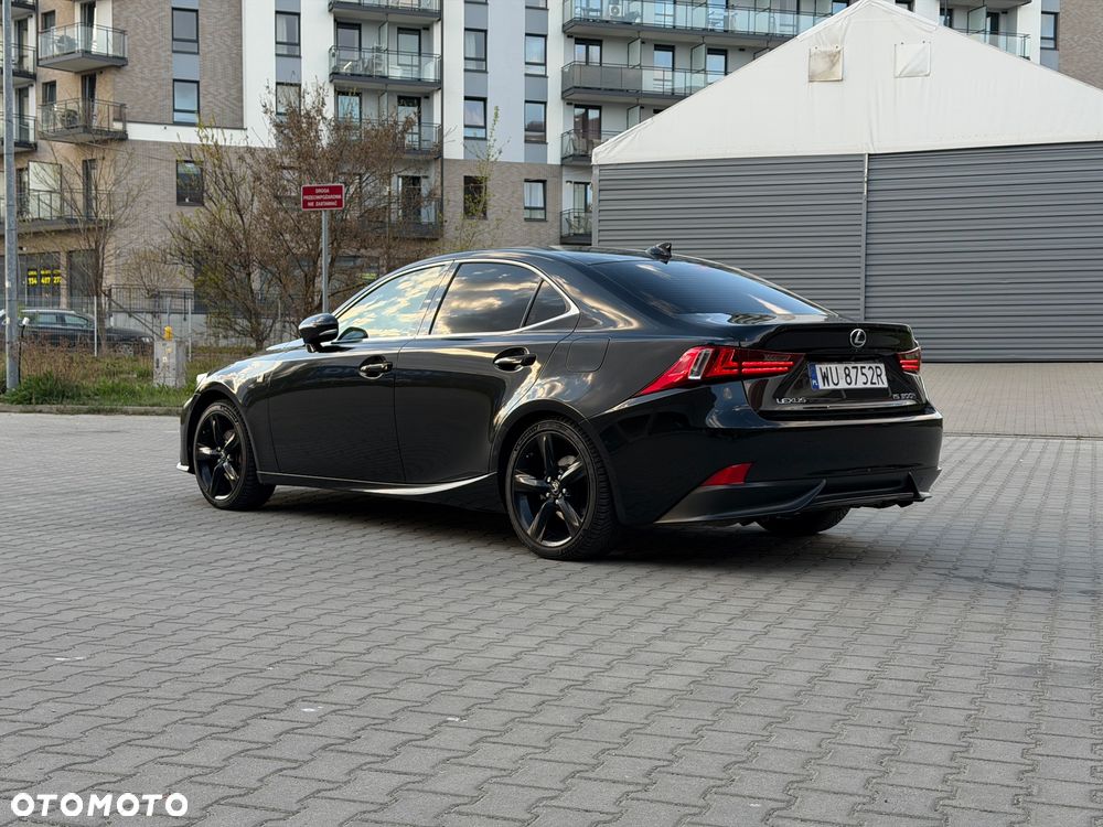 Lexus IS 300h Business Edition - 9