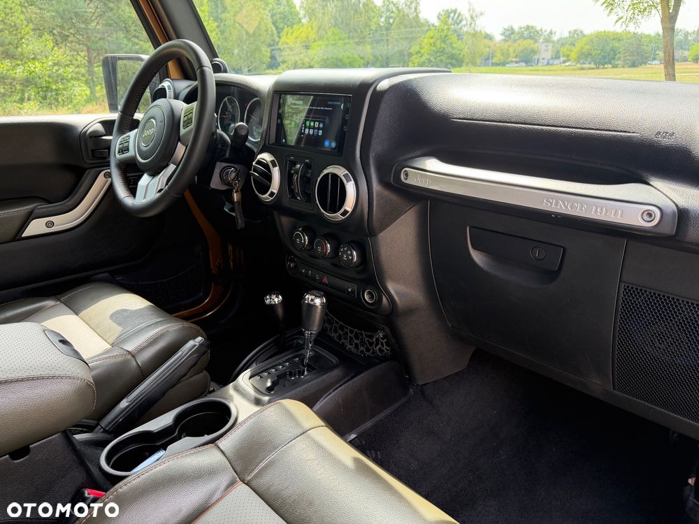 Jeep Wrangler Unlimited 3.8 Sahara - 23