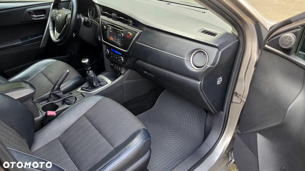Toyota Auris 1.6 Prestige - 9