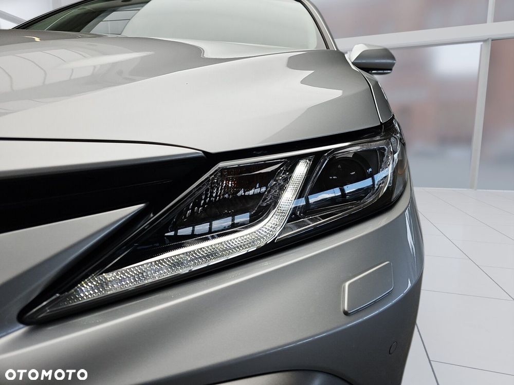 Toyota Camry 2.5 Hybrid Comfort CVT - 29