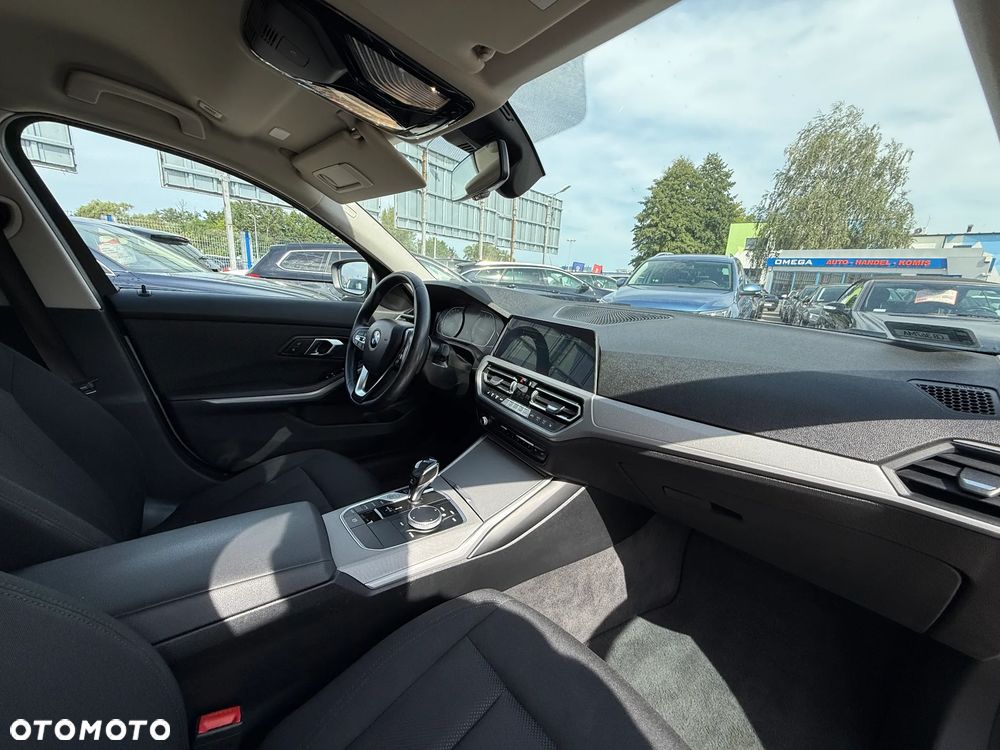 BMW Seria 3 318i - 10