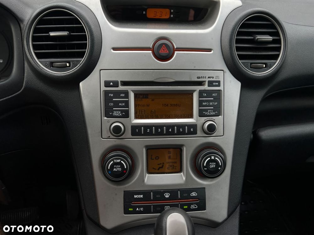 Kia Carens - 10