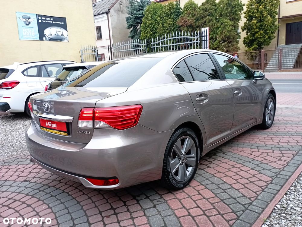 Toyota Avensis 1.8 Premium - 4