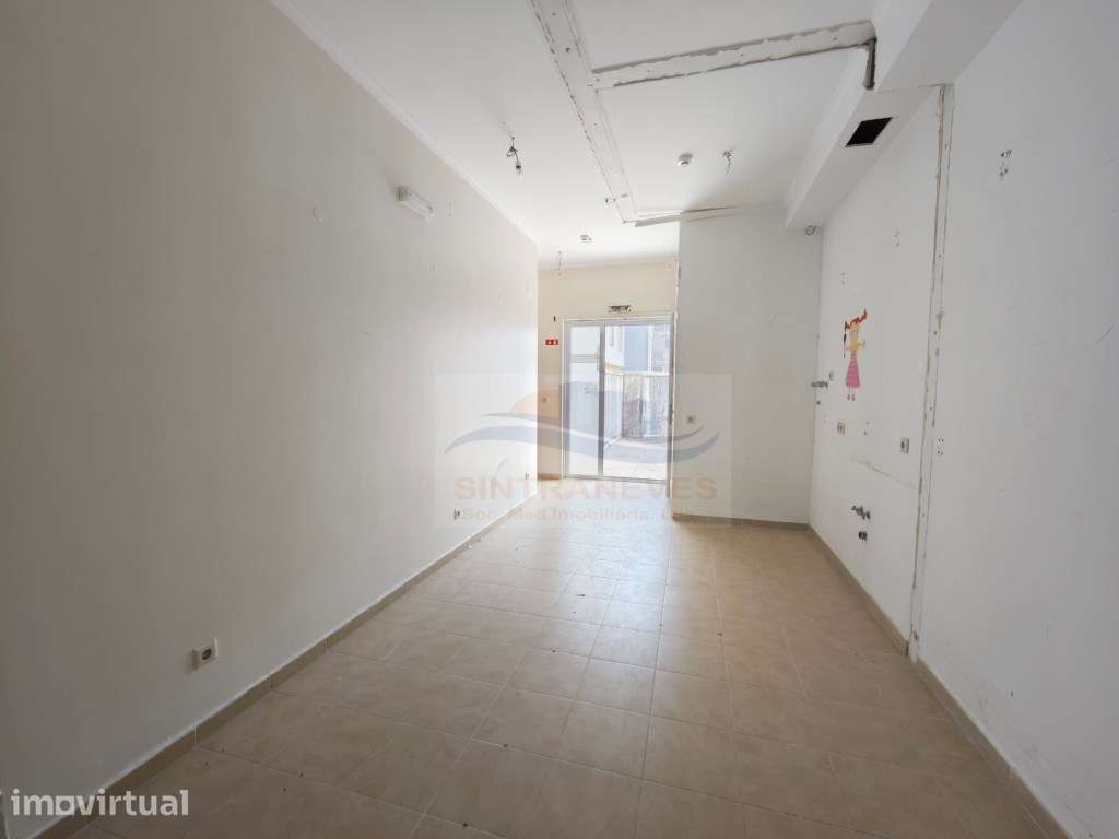 Loja com terraço e garagem na Prestigiada Urbanização Serra das Bra... - Grande imagem: 4/15