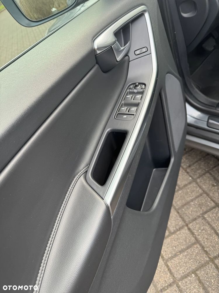 Volvo XC 60 D4 Momentum - 5