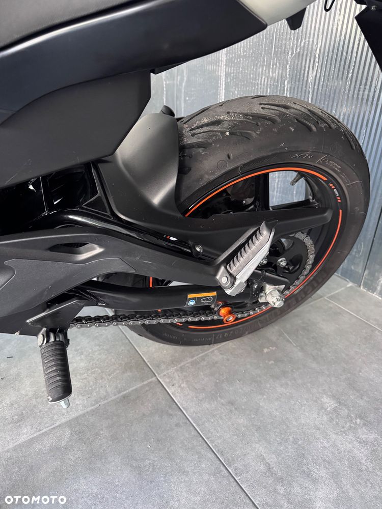 Kawasaki ER - 8