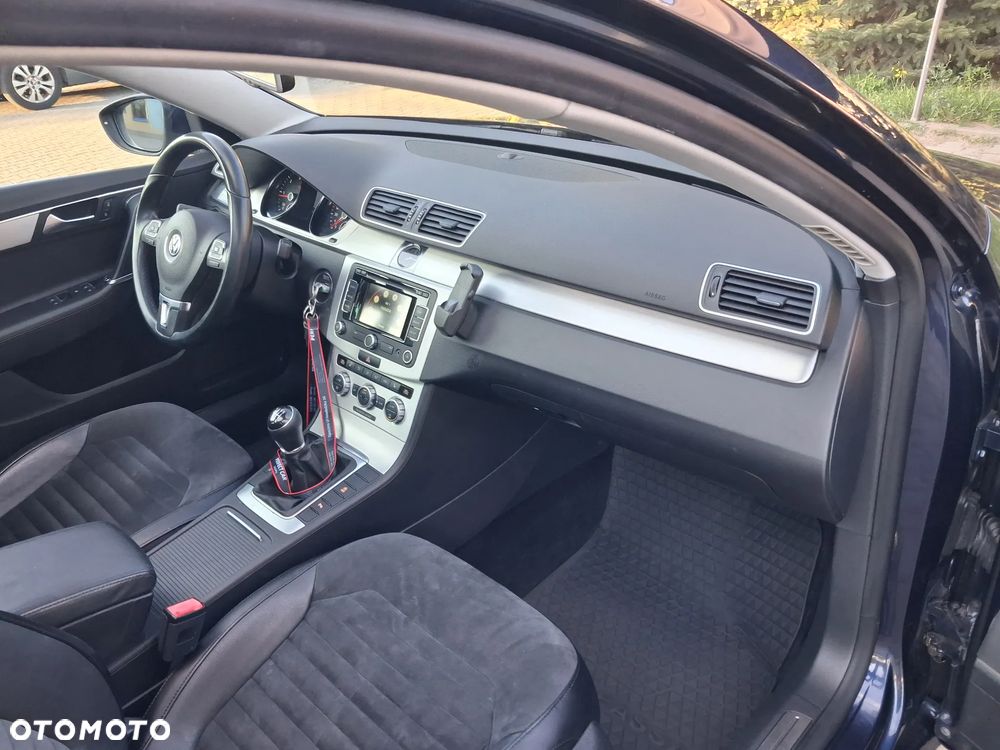 Volkswagen Passat 2.0 TDI BlueMotion Technology Highline - 31