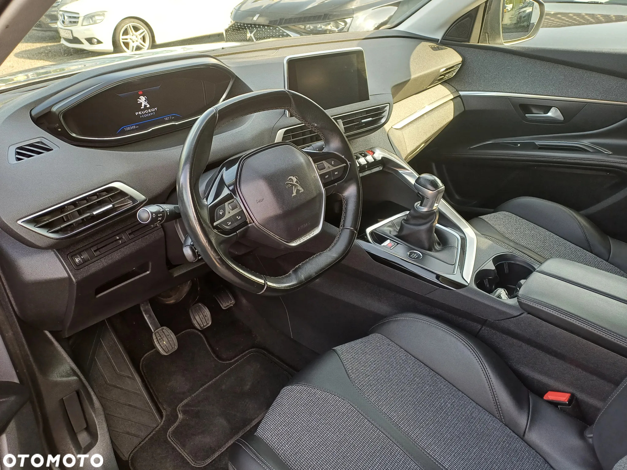 Peugeot 3008 1.2 PureTech Allure S&S - 12