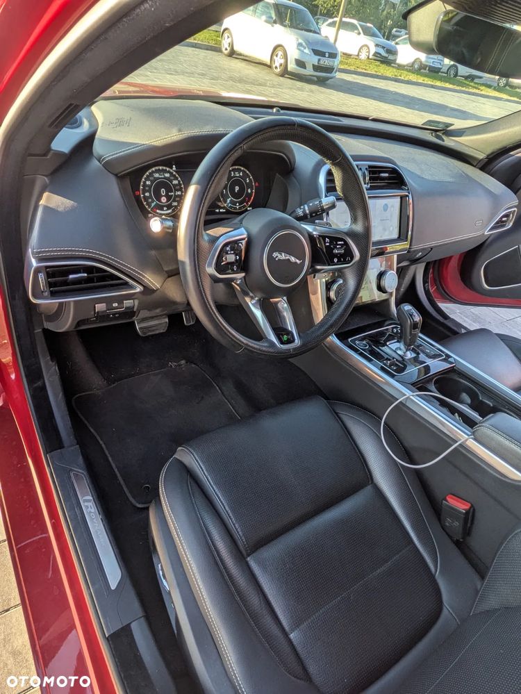Jaguar XE 2.0 P250 R-Dynamic Black - 5