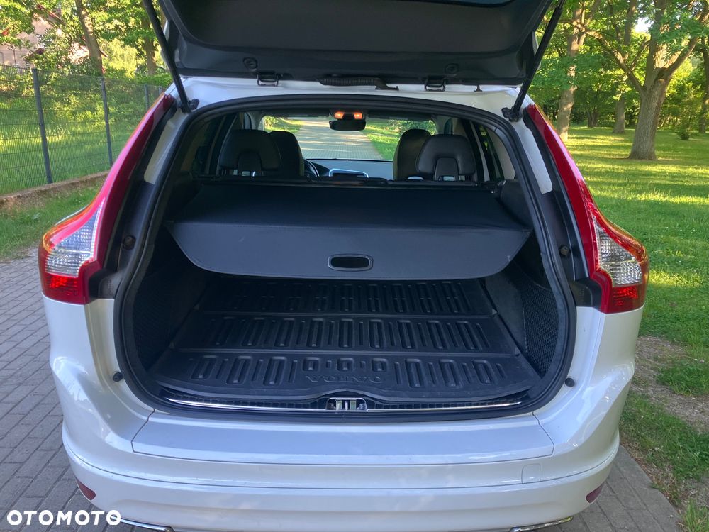 Volvo XC 60 T5 AWD Drive-E R-Design Momentum - 8