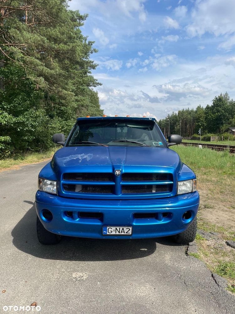 Dodge RAM 5.9 4WD - 8