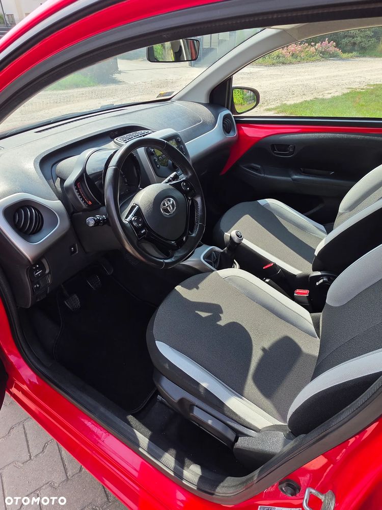Toyota Aygo x-play touch - 16