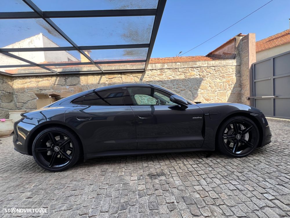 Porsche Taycan 4S - 18