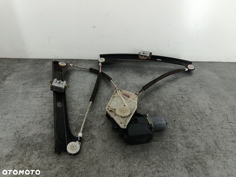 PODNOŚNIK SZYBY PRAWY PRZÓD VW POLO V 6R 6R0959802T 6R4837462D   BOSCH - 9