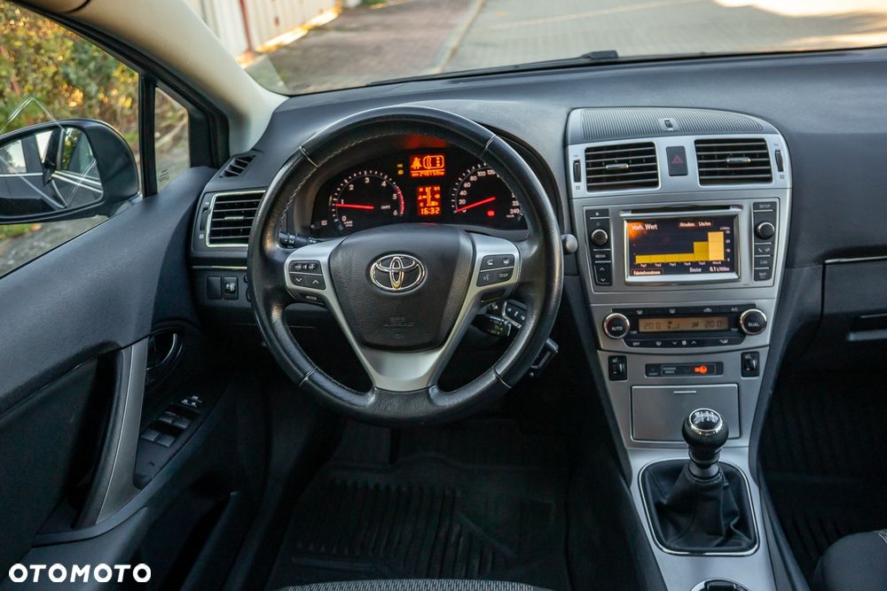Toyota Avensis 2.2 D-4D Executive - 32