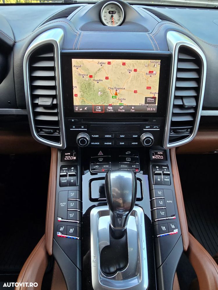 Porsche Cayenne 4.2 L S - 10