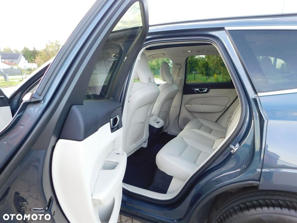 Volvo XC 60 B4 B Geartronic Momentum Pro - 14