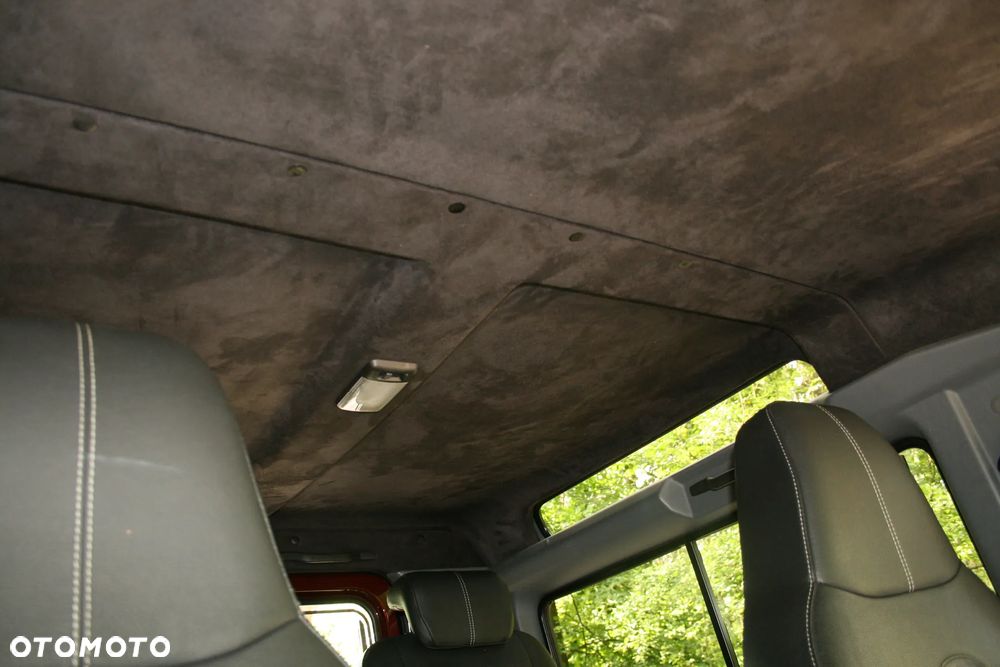 Land Rover Defender - 21