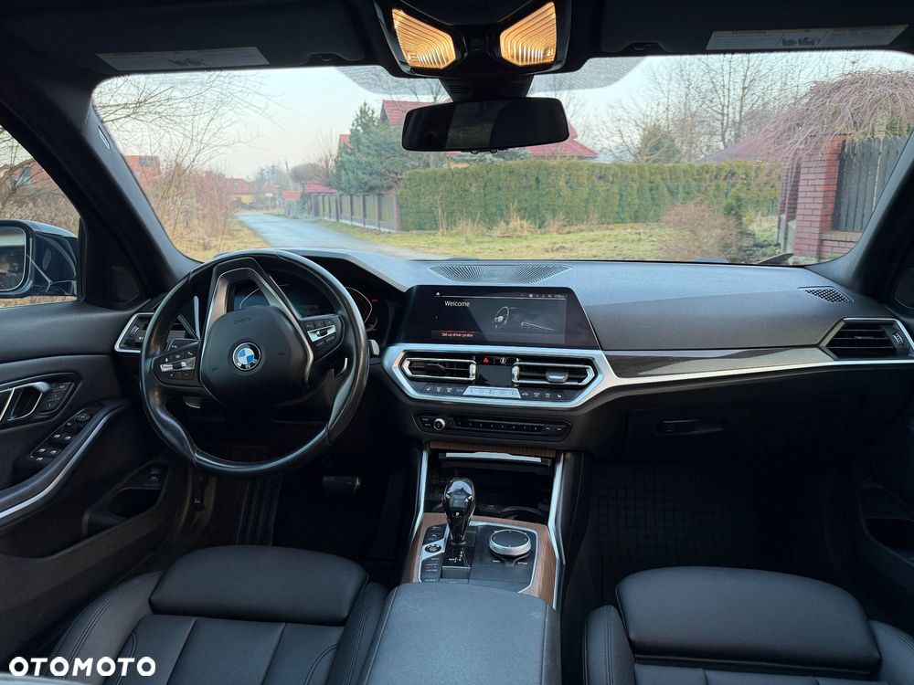 BMW Seria 3 330i Sport Line - 26