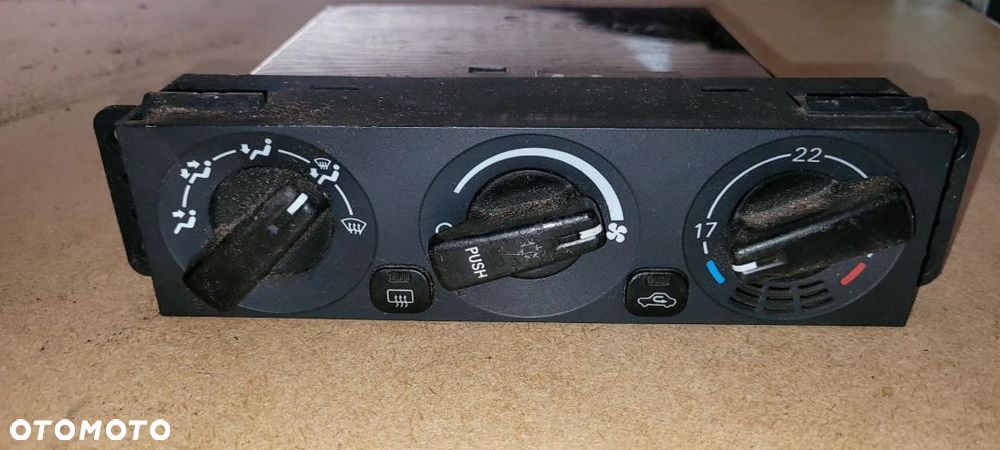 Panel nawiewu Mitsubishi Carisma - 1