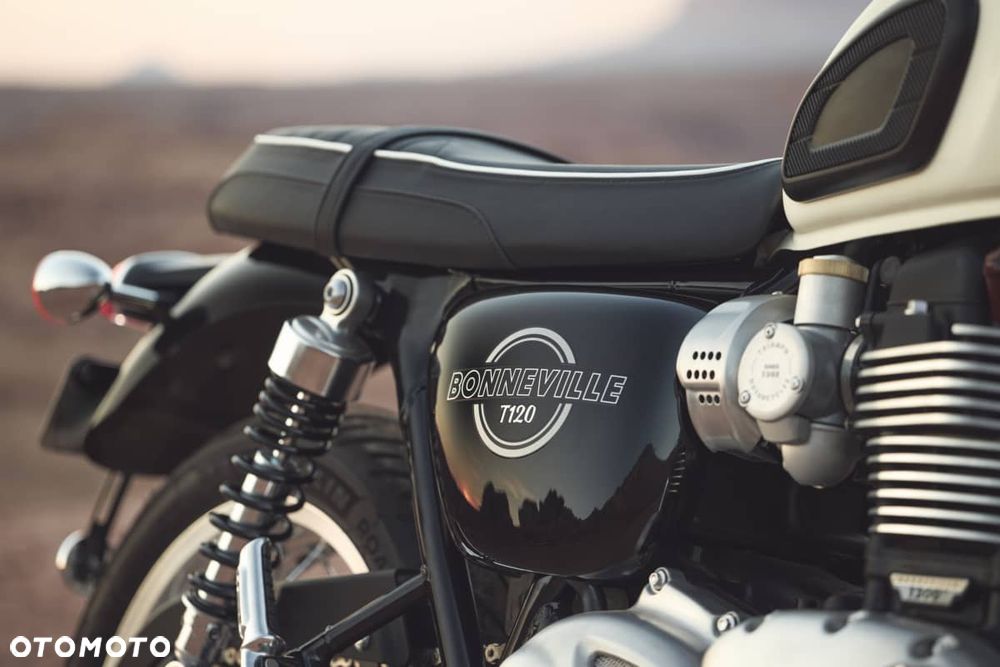 Triumph Bonneville - 3