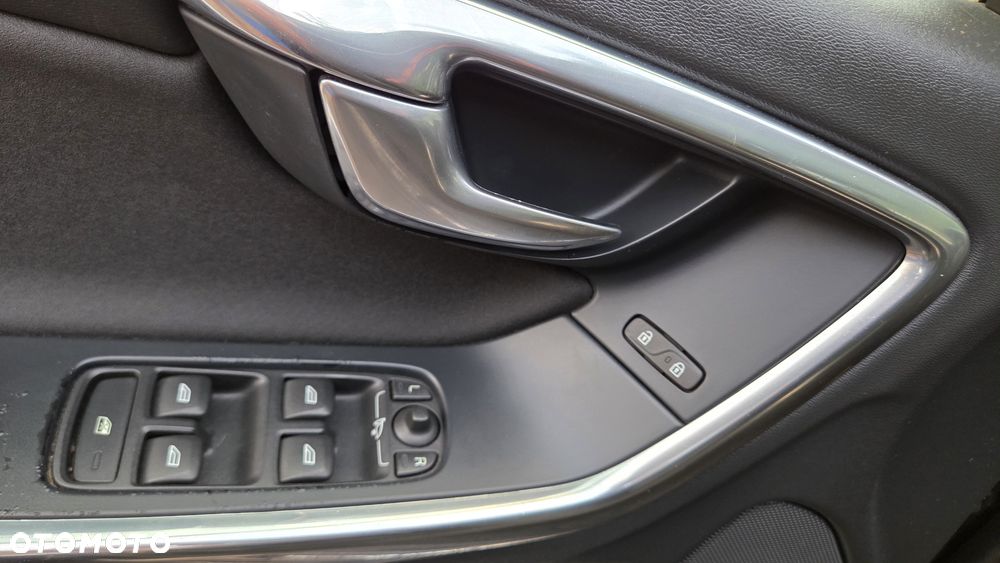 Volvo V60 D5 Geartronic RDesign - 17