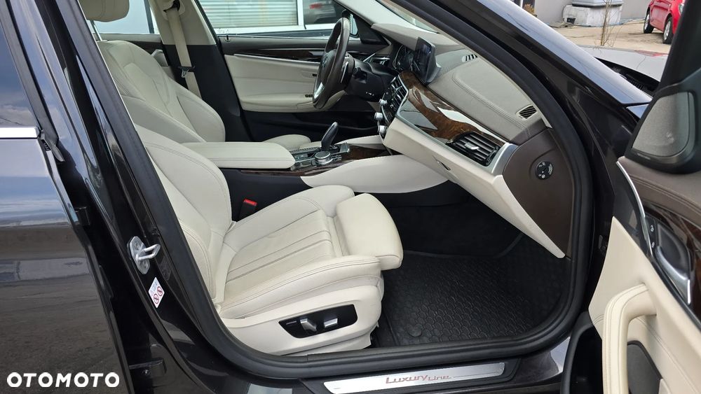 BMW Seria 5 530i Luxury Line - 24