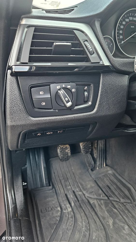 BMW Seria 3 318d Sport Line - 15