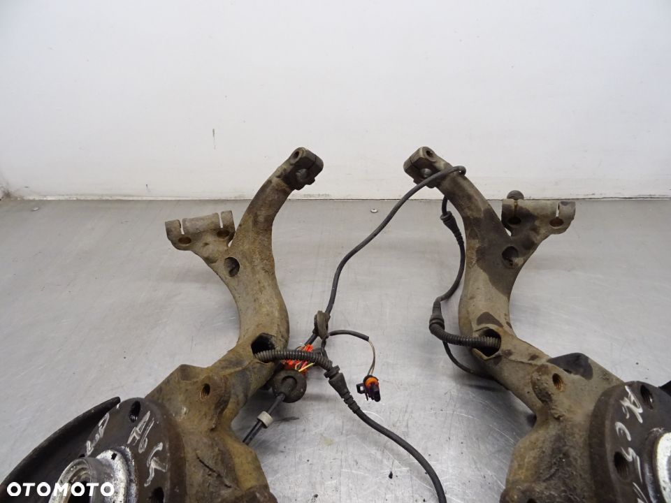 AUDI A6 C5 KOMBI 97-01 1.9TDI ZWROTNICA PIASTA PRZÓD PRAWA - 2