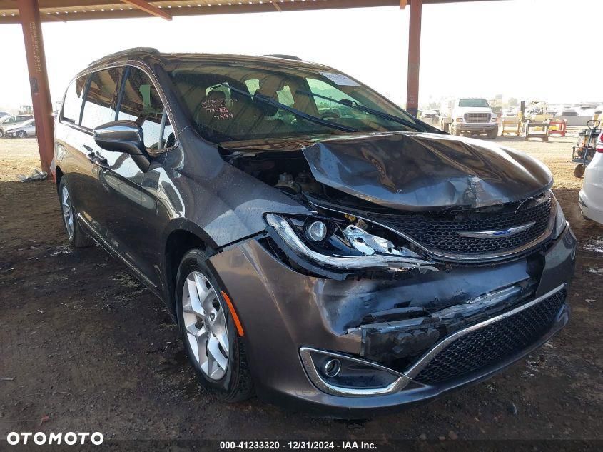 Chrysler Pacifica - 2