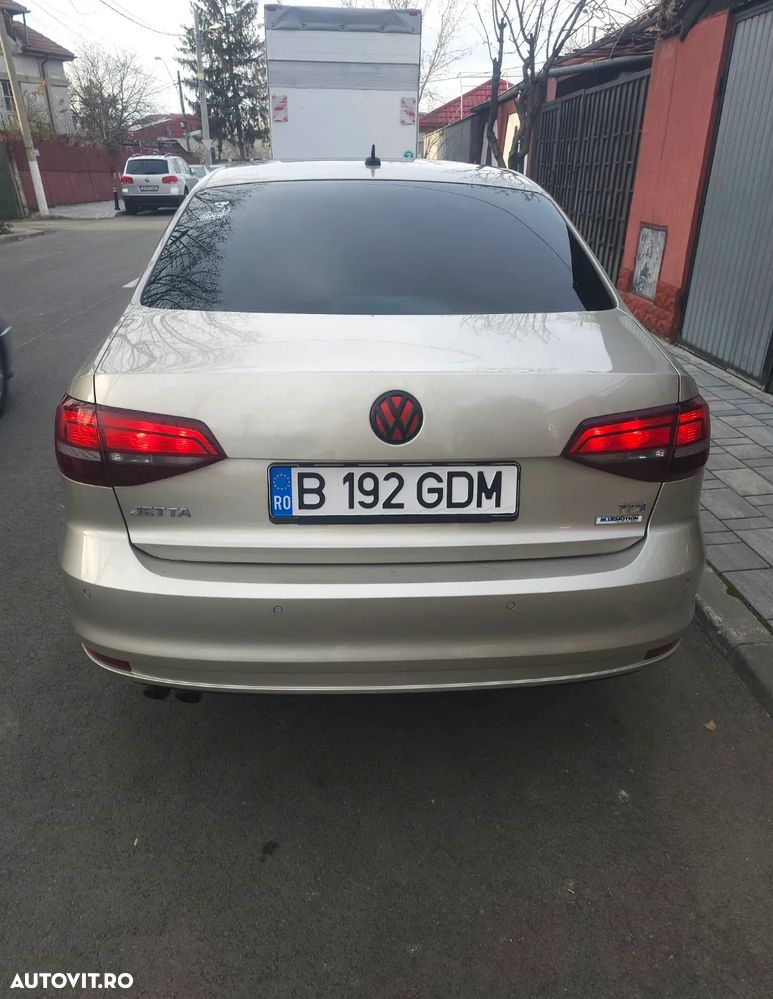 Volkswagen Jetta 2.0 TDI Comfortline - 6