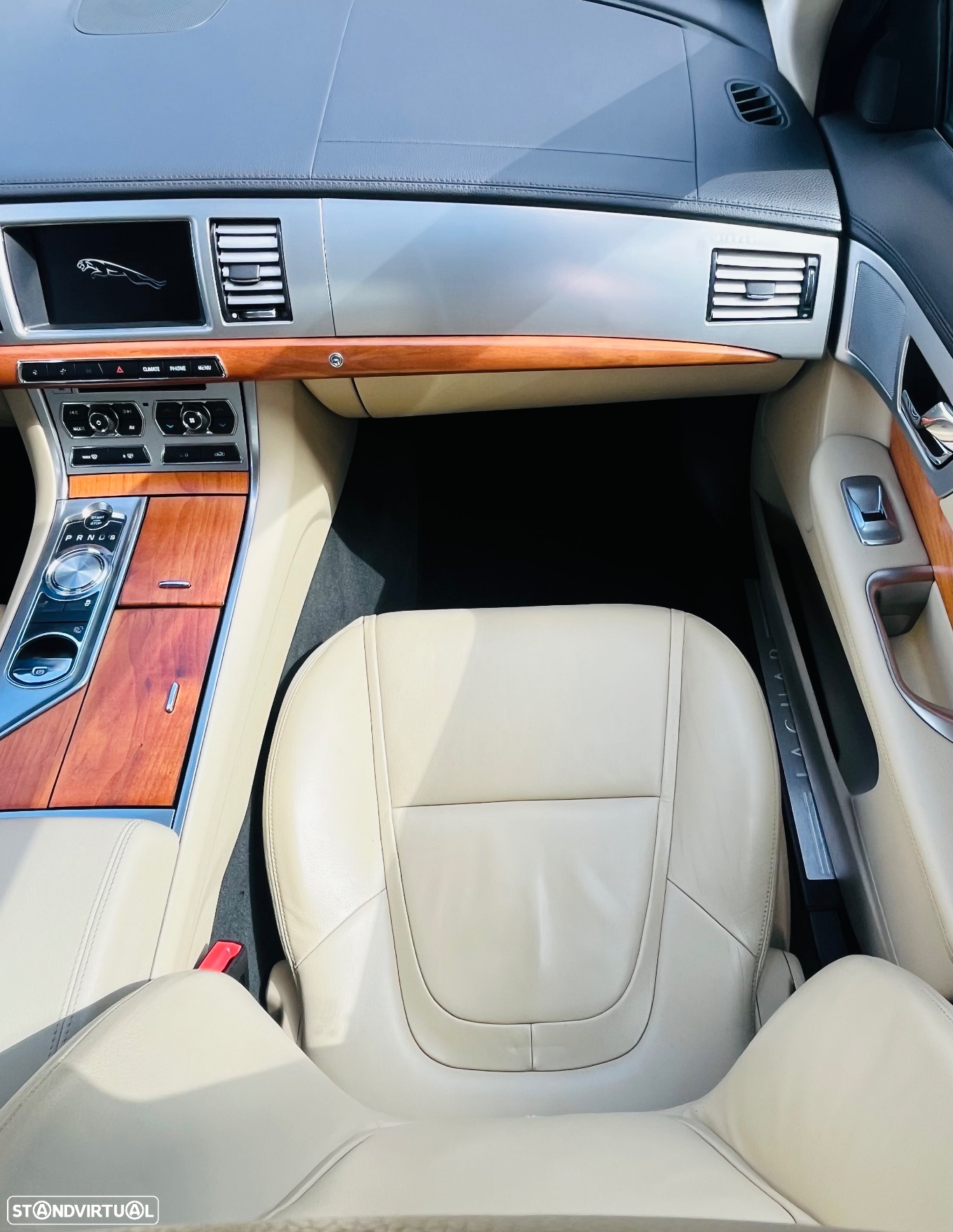 Jaguar XF 2.2 D Luxury - 24