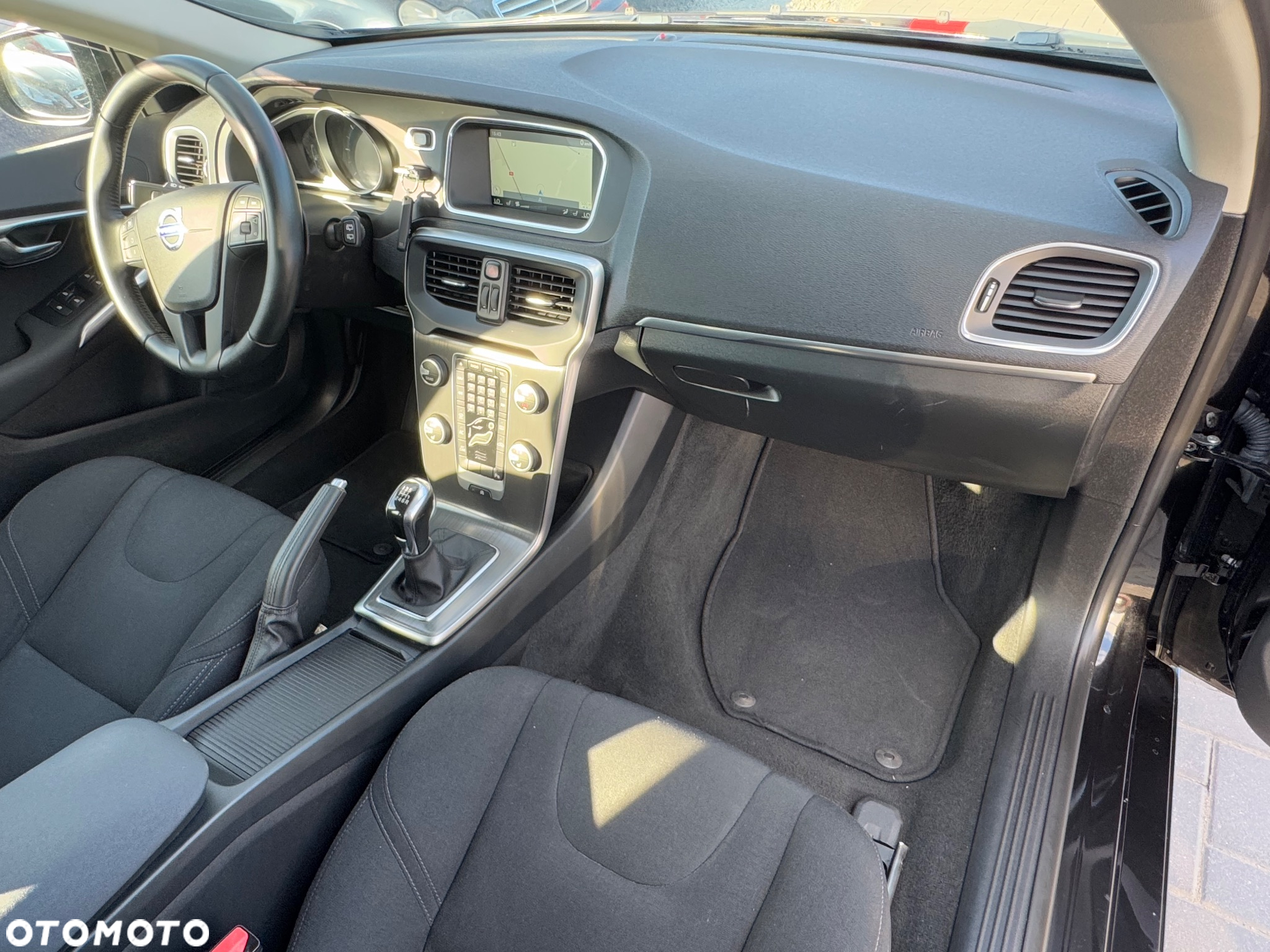 Volvo V40 D2 Drive-E Momentum - 25