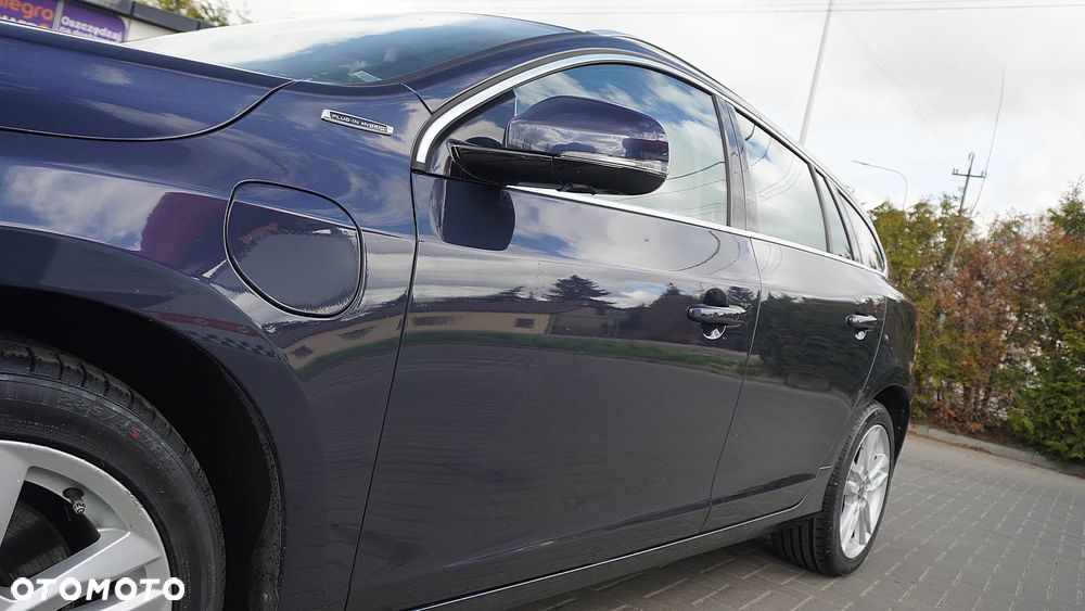 Volvo V60 D6 AWD Plug-in Hybrid Momentum - 19