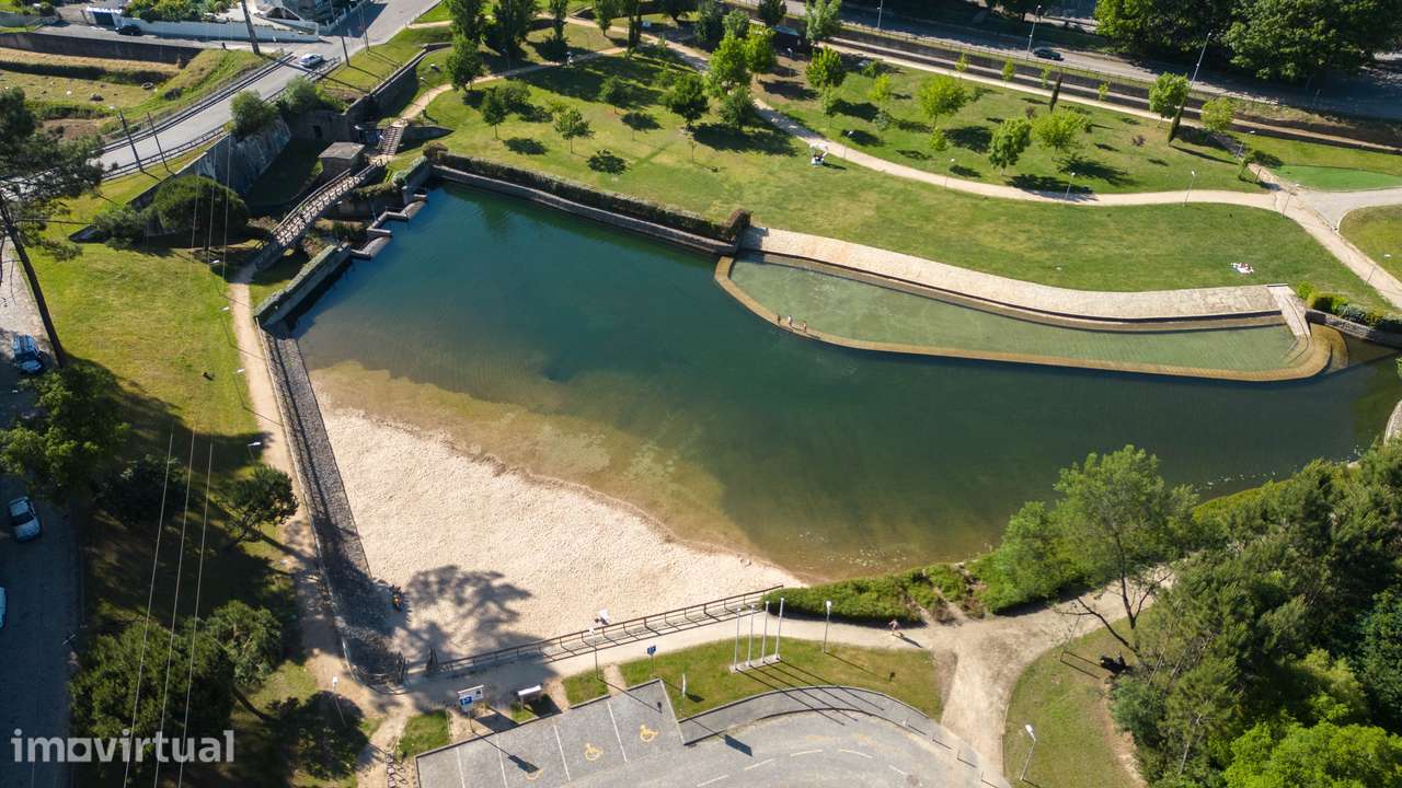 Moradia T3 C/Garagem e Jardim - Próxima à Praia Fluvial da Mâmoa. - Grande imagem: 2/50