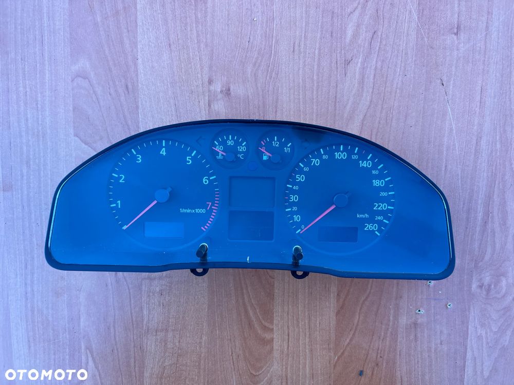 LICZNIK ZEGARY AUDI A4 B5 8D0920901F - 2