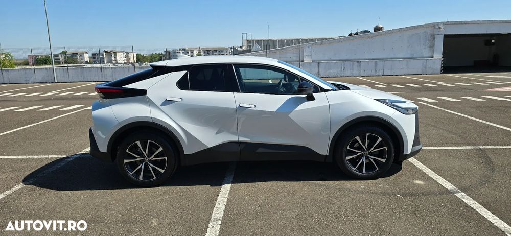 Toyota C-HR 1.8 Hybrid Team Deutschland - 11